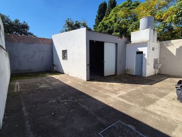 VENTA CASA LOTE PROPIO CON GALPON EN WILDE 10 X 46