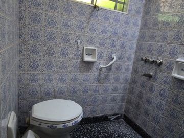 VENTA CASA LOTE PROPIO CON GALPON EN WILDE 10 X 46