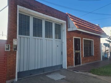 VENTA CASA LOTE PROPIO CON GALPON EN WILDE 10 X 46