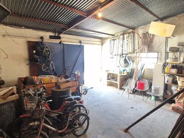VENTA CASA LOTE PROPIO CON GALPON EN WILDE 10 X 46