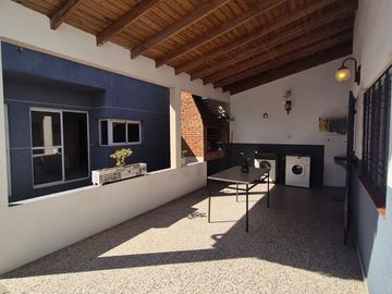 VENTA CASA LOTE PROPIO CON GALPON EN WILDE 10 X 46