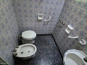 VENTA CASA LOTE PROPIO CON GALPON EN WILDE 10 X 46
