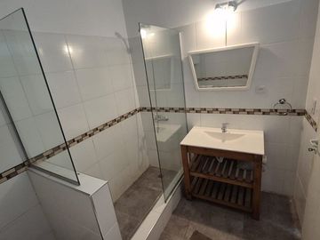 VENTA CASA LOTE PROPIO CON GALPON EN WILDE 10 X 46