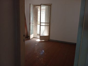 Local Lote c/vivienda Lomas sobre Yrigoyen 8900