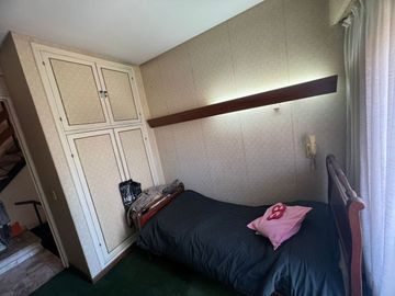 Tríplex Señorial con Cochera y Jardín en Wilde