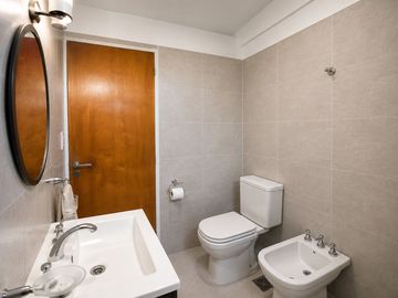 VENTA DE DEPARTAMENTO 3 AMBIENTES CON COCH-CASEROS