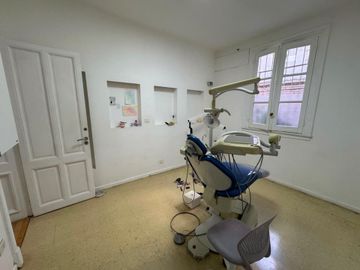 VENTA OFICINA 3 AMB REFACCIONADA ZONA TRIBUNALES