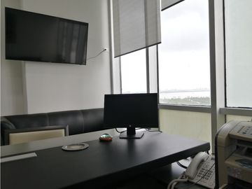 Oficina 407 en renta de 112 m2 en Copr. Malecón, Cancún