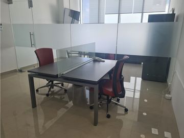Oficina 407 en renta de 112 m2 en Copr. Malecón, Cancún