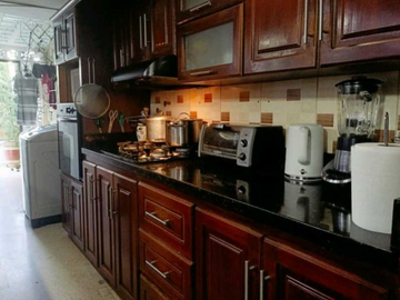 VENTA CASA EN LA LOMA DE LOS BERNAL - MEDELLIN