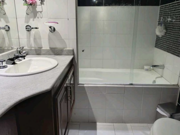 VENTA CASA EN LA LOMA DE LOS BERNAL - MEDELLIN
