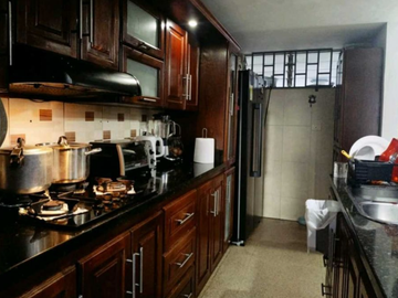 VENTA CASA EN LA LOMA DE LOS BERNAL - MEDELLIN
