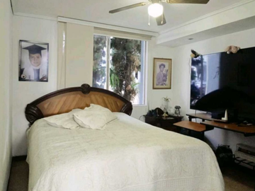 VENTA CASA EN LA LOMA DE LOS BERNAL - MEDELLIN
