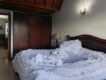 VENTA CASA EN LA LOMA DE LOS BERNAL - MEDELLIN