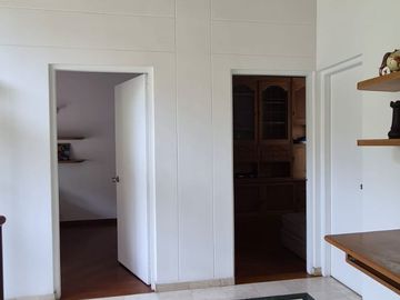 Casa en El Tesoro con amplio jardín privado
