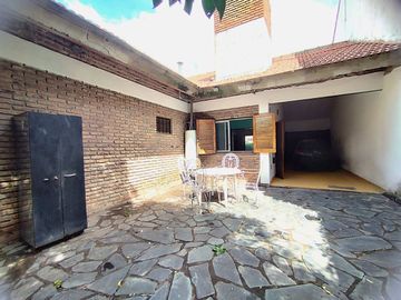 CASA 4 AMB  EN VENTA VILLA ADELINA JARDIN PILETA