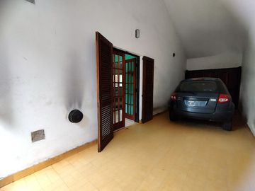 CASA 4 AMB  EN VENTA VILLA ADELINA JARDIN PILETA