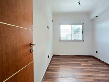 VENTA PH 4 Ambientes con terraza en Versalles