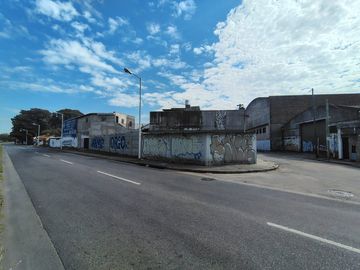VENTA EN BLOQUE MULTIPROPÓSITO SALIDA A 2 CALLES