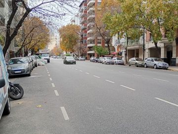 Monoambiente amoblado con renta sobre Av. Alberdi.