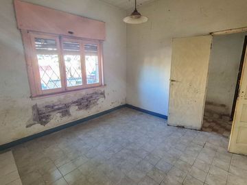 LOCAL COMERCIAL EN ESQUINA SAN JUSTO A REFACCIONAR