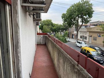 VENTA PH  CUATRO AMBIENTES PARQUE CHACABUCO
