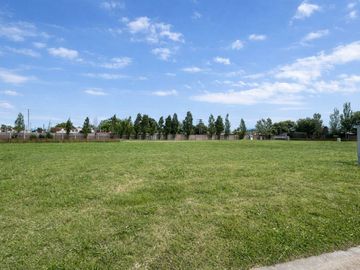 TERRENO LOTE VENTA BARRIO SAINT JOSEPH LONGCHAMPS