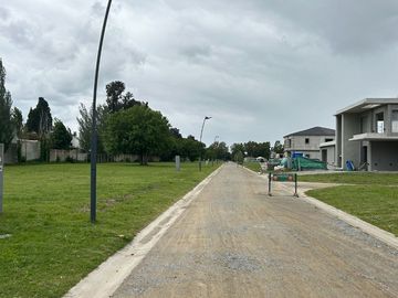 TERRENO LOTE VENTA BARRIO SAINT JOSEPH LONGCHAMPS