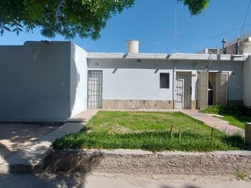 VENTA CASA/2 DEPARTAMENTOS RIVADAVIA MENDOZA