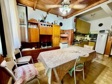 VENTA CASA 6 AMBIENTES CON PATIO - VILLA MAIPU