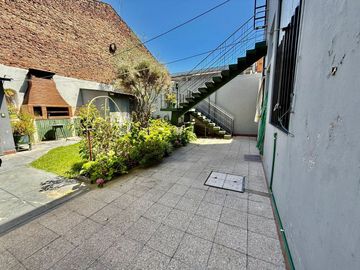 VENTA CASA 6 AMBIENTES CON PATIO - VILLA MAIPU