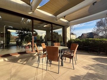 Casa con gran entorno en Brisas de Chicureo