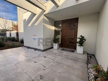 Casa con gran entorno en Brisas de Chicureo