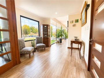Casa con gran entorno en Brisas de Chicureo
