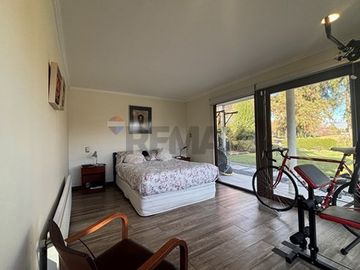 Casa con gran entorno en Brisas de Chicureo