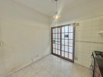 LOCAL (PH) 3 AMB EN VENTA EN ZONA FLORES COMERCIAL