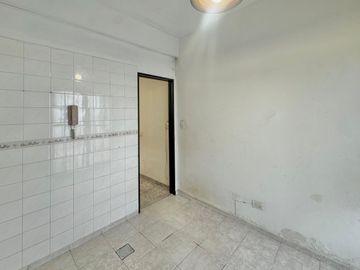 LOCAL (PH) 3 AMB EN VENTA EN ZONA FLORES COMERCIAL