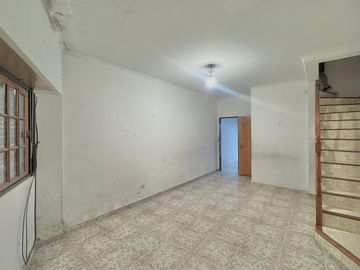 LOCAL (PH) 3 AMB EN VENTA EN ZONA FLORES COMERCIAL