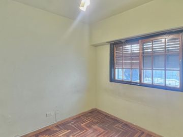 LOCAL (PH) 3 AMB EN VENTA EN ZONA FLORES COMERCIAL