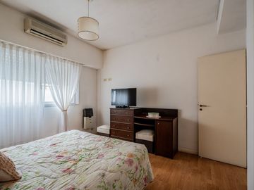 Venta Parque Chacabuco PH 4 Ambientes Reciclado