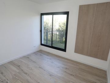 ALQUILER CASA UNA PLANTA/ BARRIO HARAS SANTA MARÍA