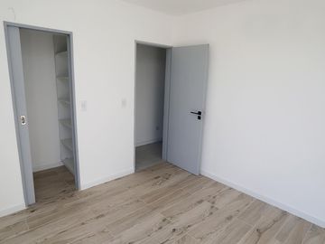 ALQUILER CASA UNA PLANTA/ BARRIO HARAS SANTA MARÍA