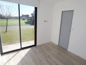 ALQUILER CASA UNA PLANTA/ BARRIO HARAS SANTA MARÍA