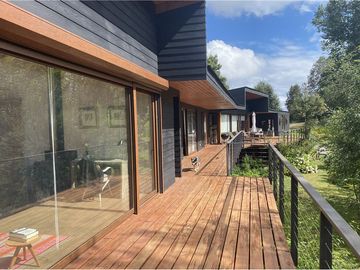 Venta Casa con acceso playa del lago Calafquén