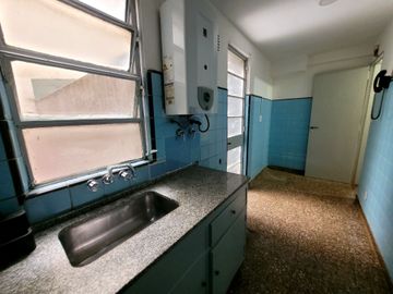 VENTA DPTO 4 AMBIENTES CON BAULERA - CABALLITO