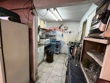 Casa para Remodelar con excelente ubicación.