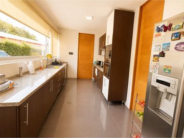 Amplia Casa Condominio 5D 4B