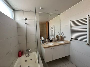 Amplia Casa Condominio 5D 4B