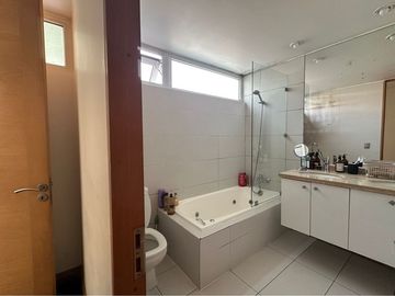 Amplia Casa Condominio 5D 4B