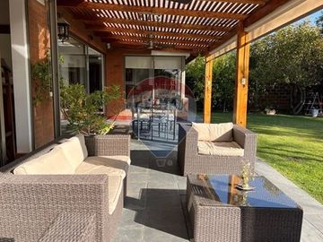 Casa luminosa 4D+3B, piscina y gran jardín